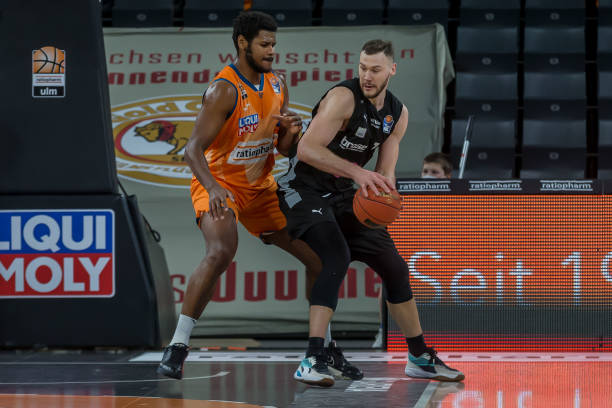 策略上进行 策略上进行