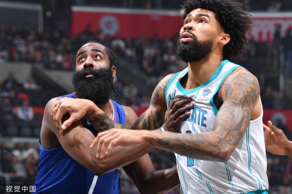 尼队的防线 尼队的防线